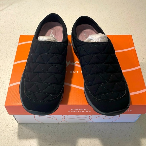 NIB Easy Spirit Black Slides - Picture 1 of 7
